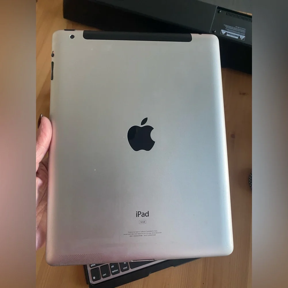 Apple iPad 2.0 Tablet with Zagg Keyboard and protective case Silver Frame 16gb